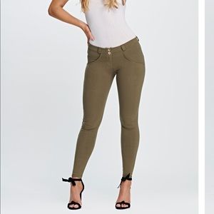 NWT Freddy WR up military green.